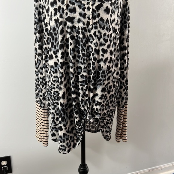 Sew in Love Leopard Print Stripe Sleeves Lightweight Hooded Top size XL - Picture 3 of 9